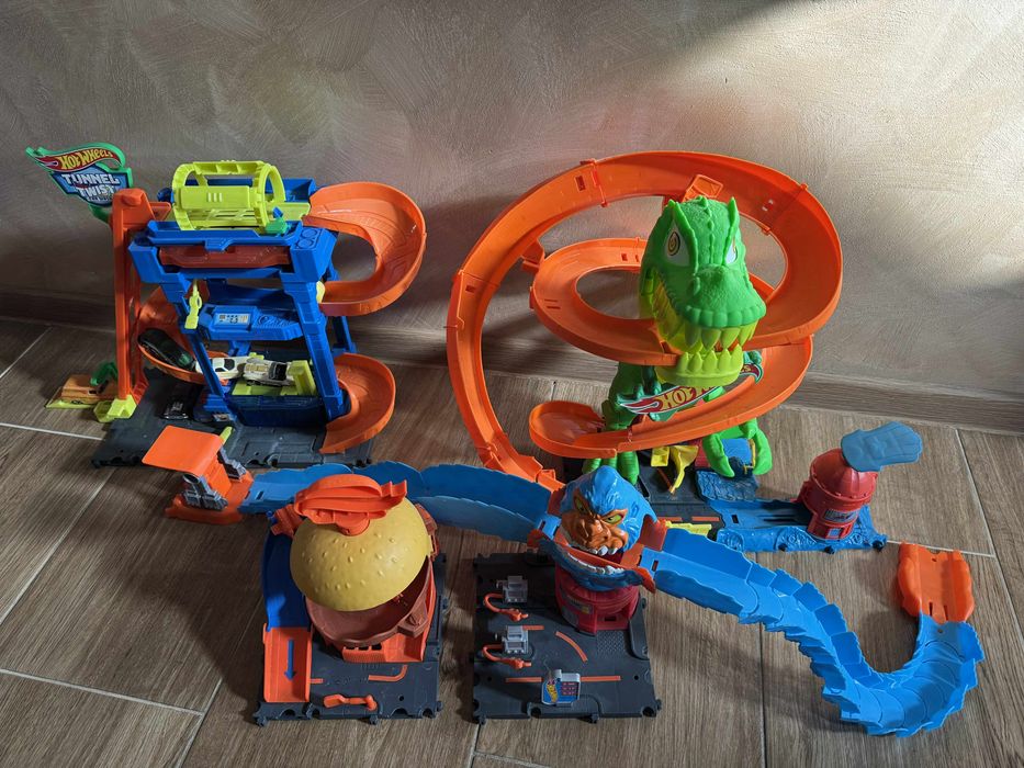 HOT WHEELS    4 писти