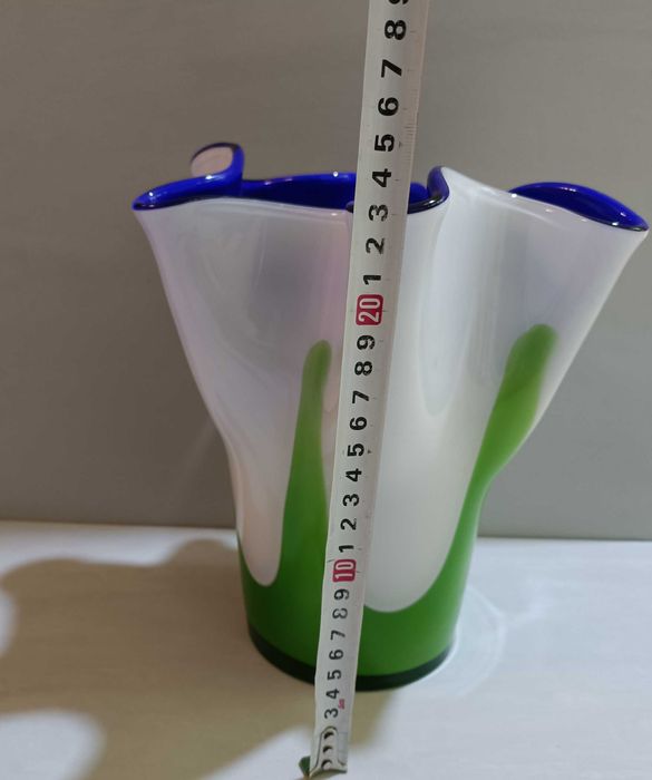 Большая красивая ваза для цветов