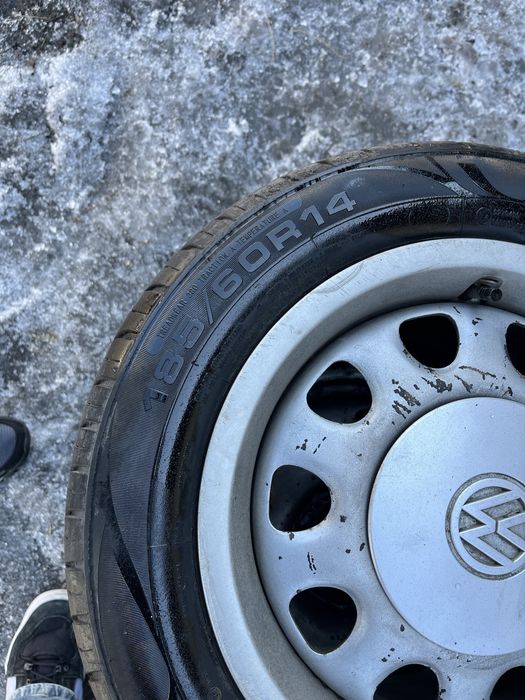 Продам 4 диска и 3 балона р14 лето