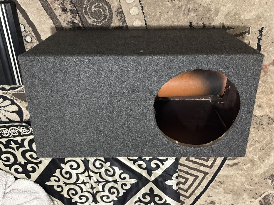 Продам сабуфер с усикам