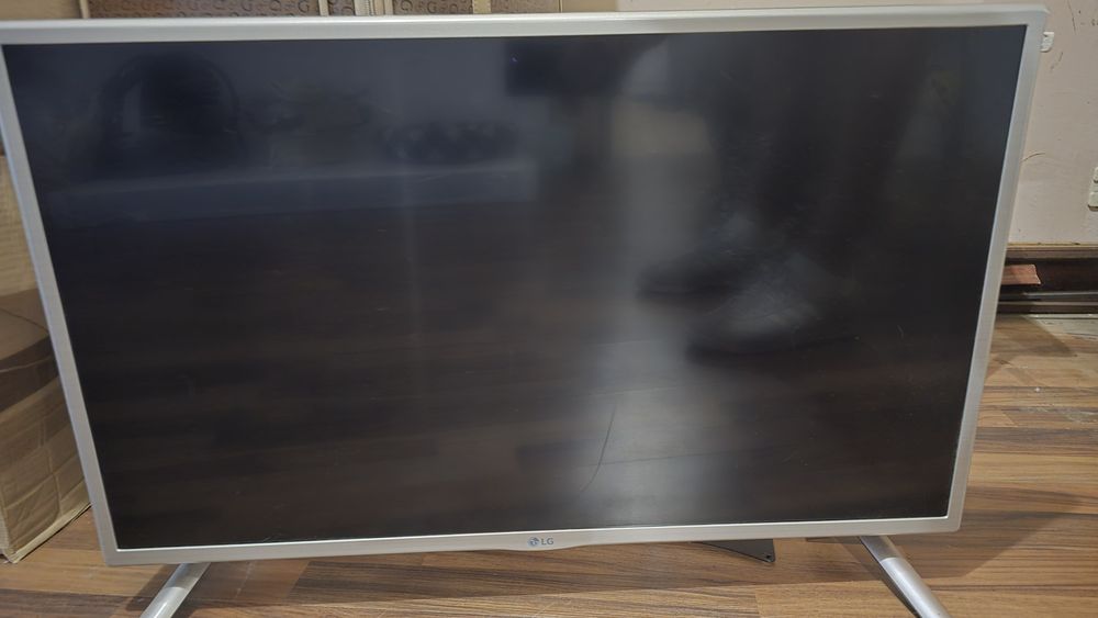 Vand tv LG 81 cm defect