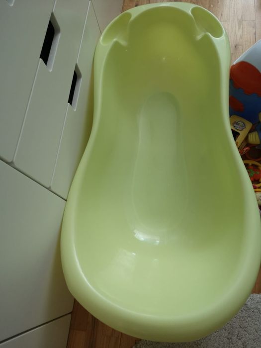 Бебешка вана за къпане и играчки