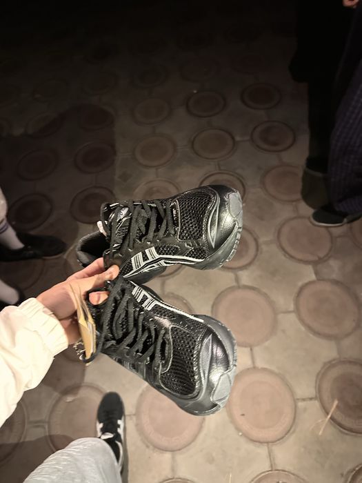 новые кроссовки asics