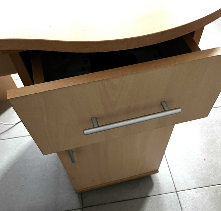 Офис обзавеждане за 4 работни места + шкафове + маса  със столове