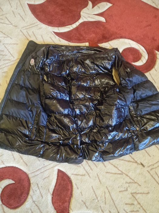 Vesta Moncler lucioasa