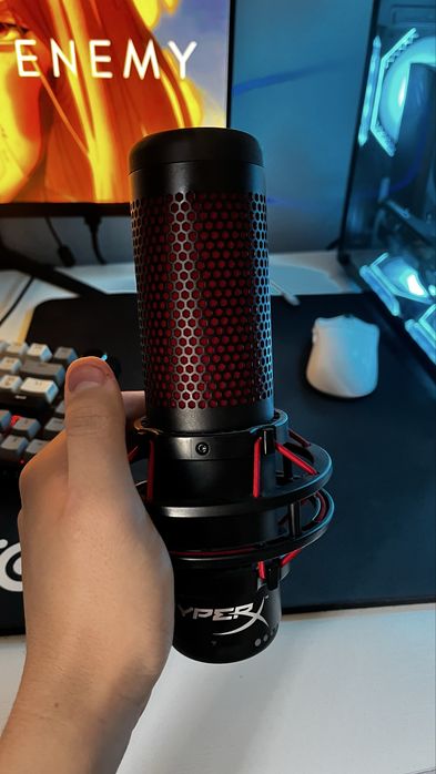 HyperX Quadcast микрофон