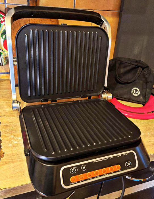 Vând grătar electric