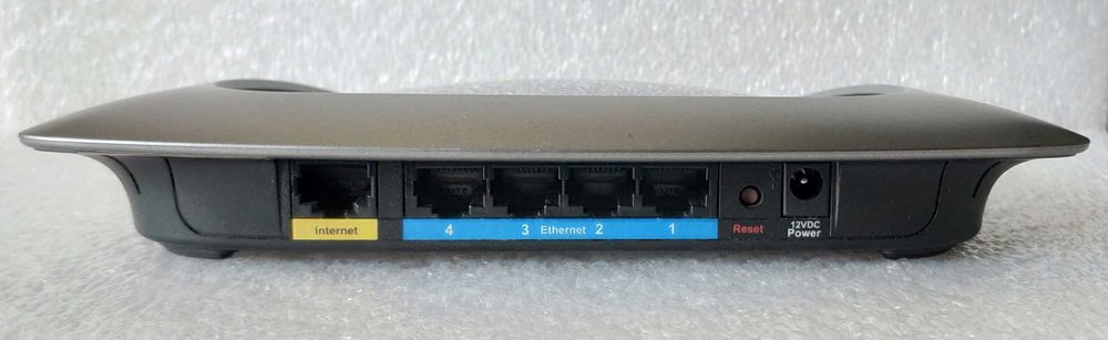 Двубандов Гигабитов Wi-Fi рутер Linksys WRT320N (Wireless N)