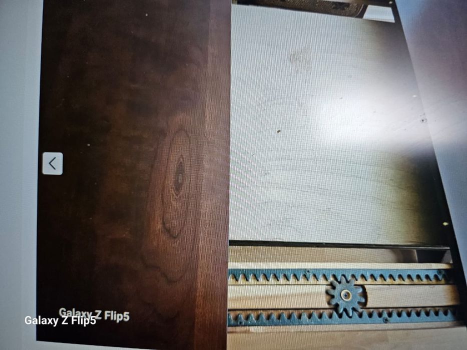 Стол из натурального дерева