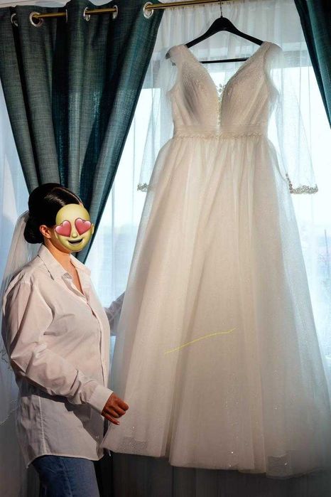 Rochie de mireasă + pantofi albi + voal scurt de vânzare