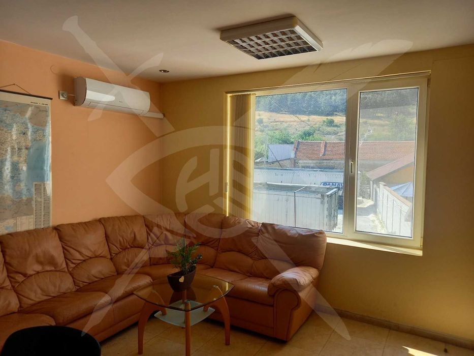 Дава се под наем Промишлена сграда в Карнобат - 2217 кв.м за 400000 € - Снимка #7