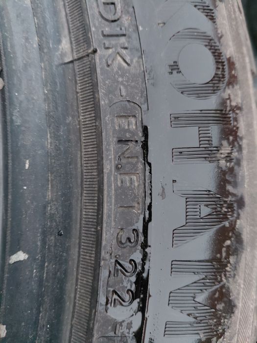 Продам шины. На 18. Липучки