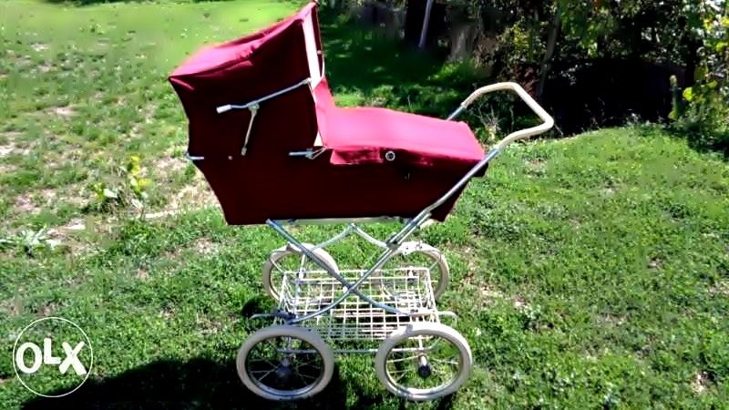 Ретро бебешка количка