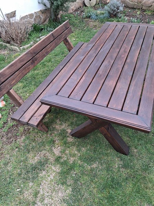 Градински маси и пейки