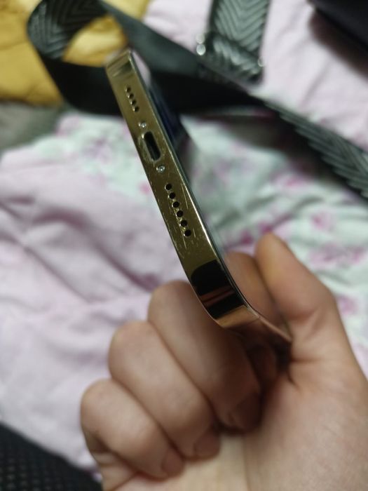 Ссрочно продам 12 про макс