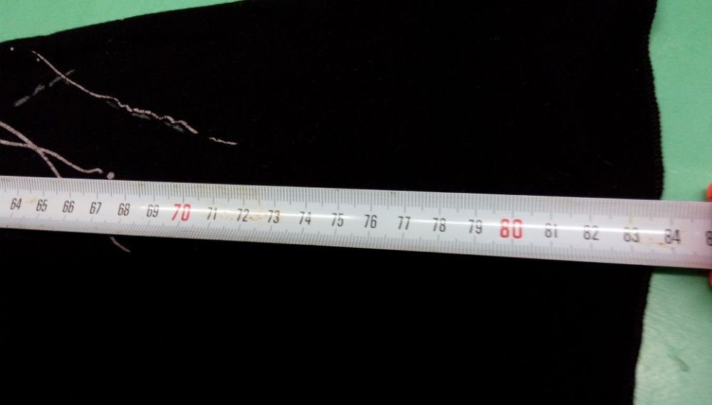 Черна лятна рокля с тънки презрамки и синя апликация