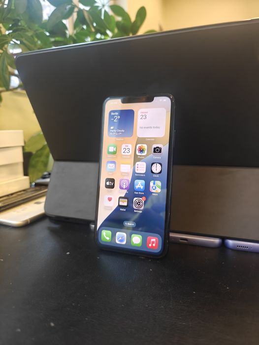 *BPFR Продава се iPhone 11 Pro Max /90 % battery health/Перфектен