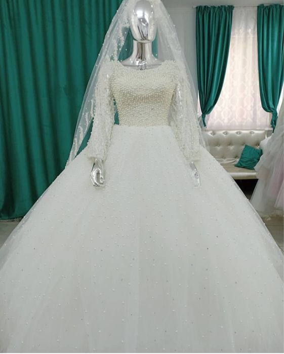 Свадебные пластья и аксессуары