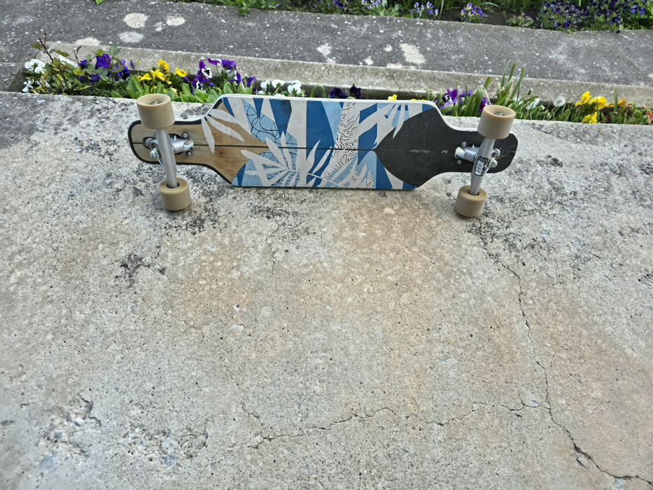 Продавам   Longboard