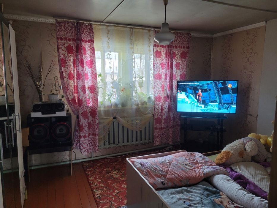 Продам дом возле озера с участком