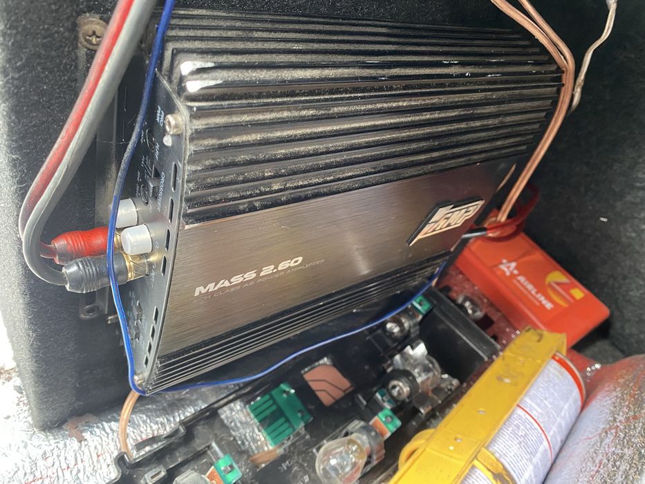 Продам сабвуфер с усилителем