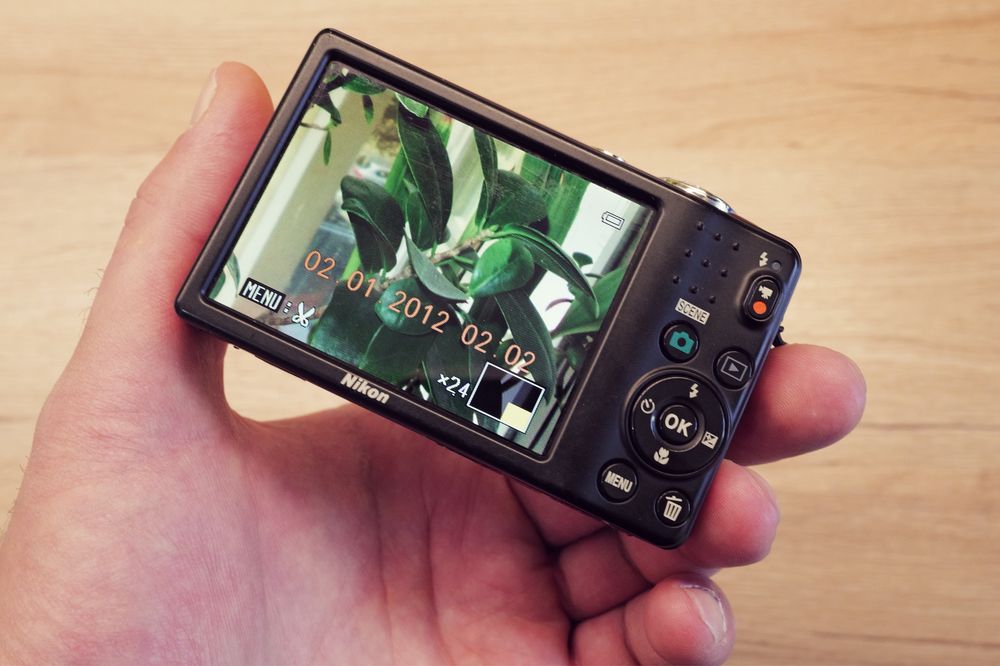 Aparat foto Nikon Coolpix L25 rosu 10Mp  Red baterii AA ITP data ora