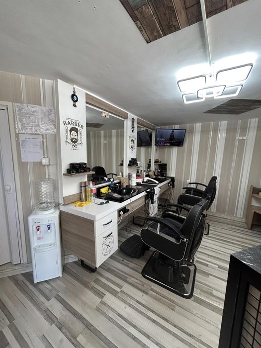 Продавам работещ бизнес бръснарски салонн