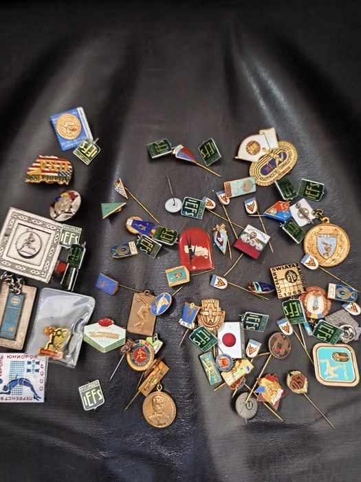 Lot Insigne și medalii