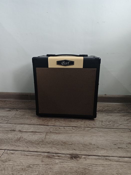 Продам электрогитару squier
 Squier 
Продаю Squier Sonic Stratoc