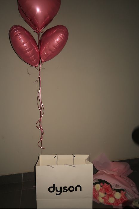 букет цветов и шарик