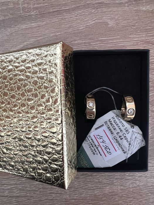 Золотые сережки Cartier