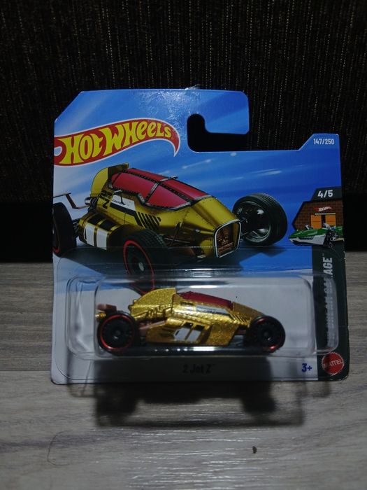 HotWheels машика 2 jet z