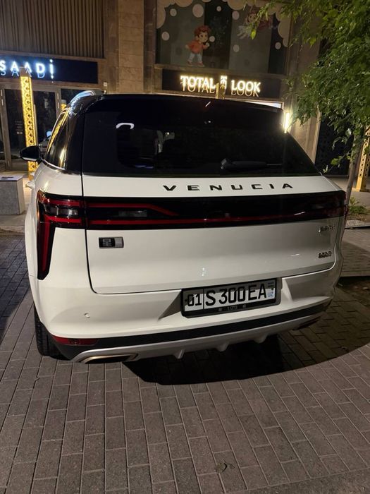 Nissan Venucia sotiladi