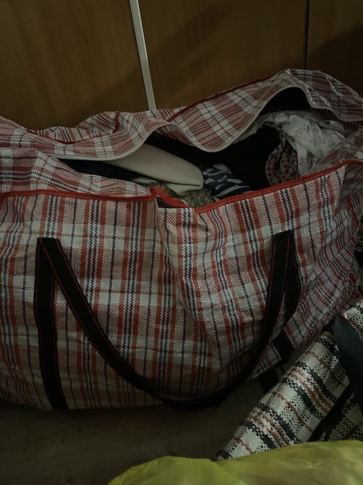Продам срочно сумку вещей б/у