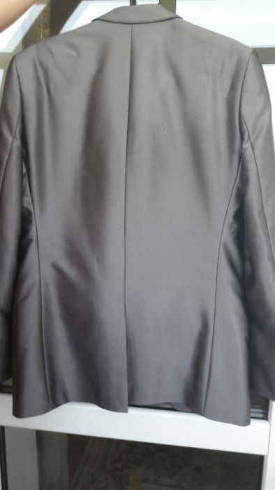 Продам очень красивый костюм размер 46-48.