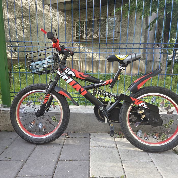 Vând bicicleta  5 -8 ani
