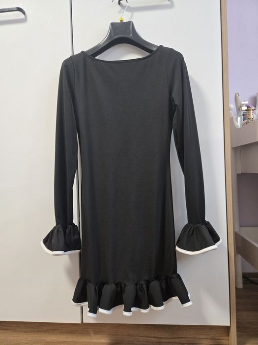 Черна стилна рокля