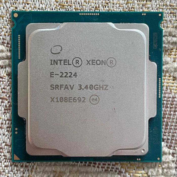 Процессор Intel Xeon E-2224