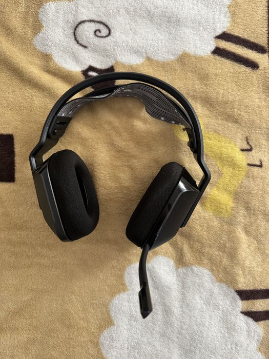 Casti logitech g733