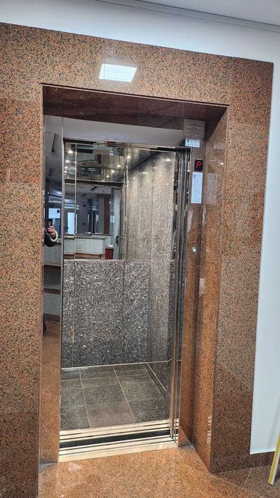 Inchiriez cladire birouri ,clinica ,scoala