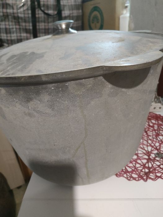 Продается казан чугунный 20 литров