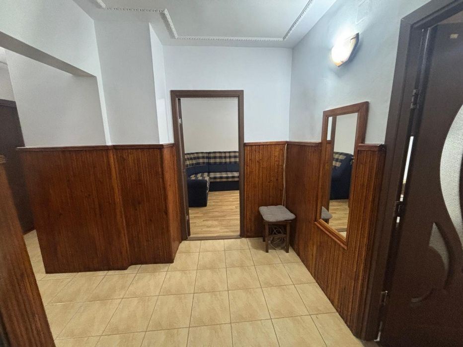 Inchiriez apartament cu 3 camere la 1 minut de Colina