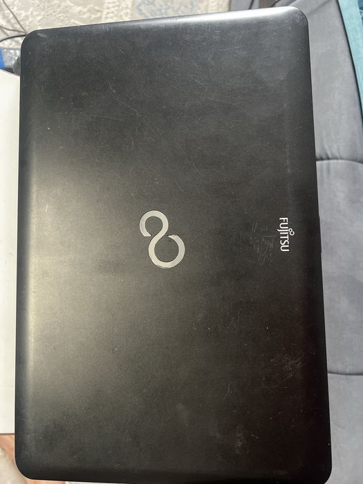Продам ноутбук fujitsu lifebook AH512 процессор Pentium ОЗУ 6 gb HDD 1