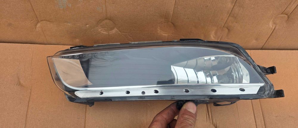 Proiector ceata stanga Vw Passat CC Facelift 2013 2014 / 2015 2016
