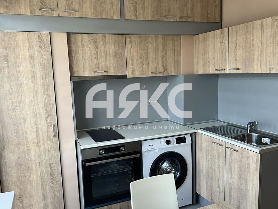 Дава се под наем Двустаен апартамент в София, Банишора - 65 кв.м за 648.21 € - Снимка #2