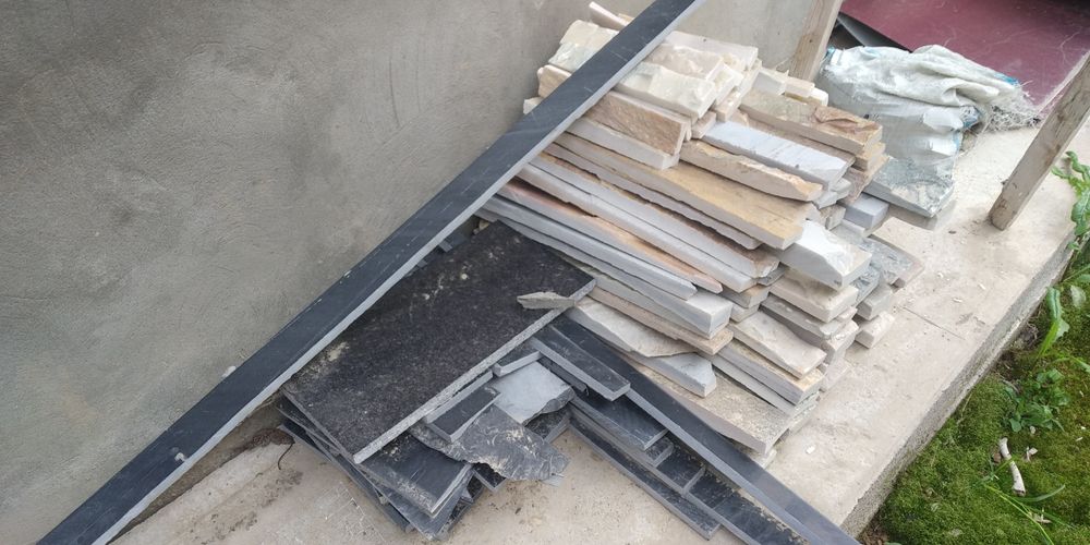 Sokol toshlari sotiladi. Сокол тошлари сотилади