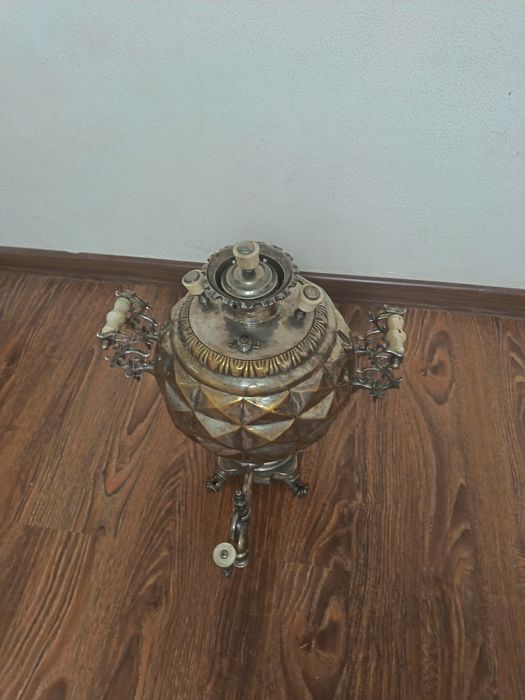 Кадимий самовар сотилади