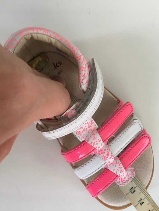 Босоножки, сандалии на девочку Clarks. Новые.