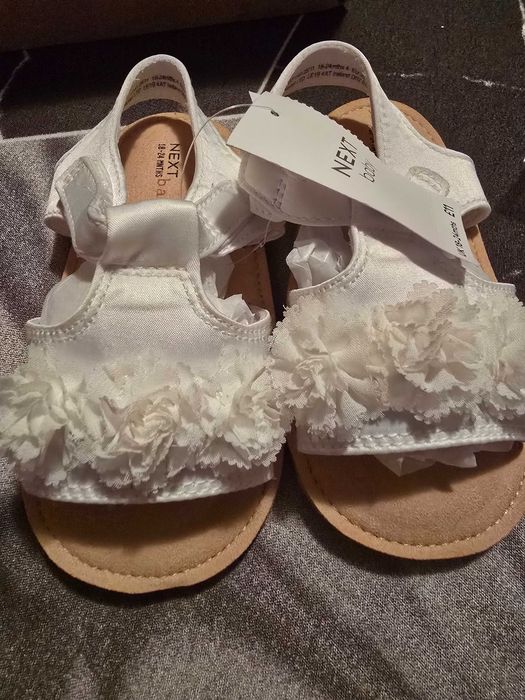 Sandale pentru bebeluși Corsage Flower – albe, fete,18-24 luni, NEXT