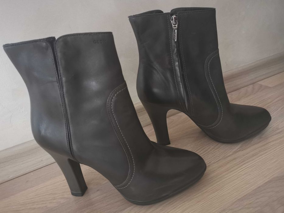 Сиви боти от естествена кожа Geox